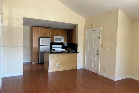 Condo in Sunrise, Florida, 1 bedroom  № 1332995 - photo 3