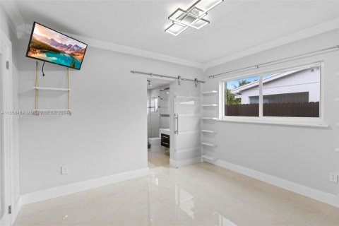 Casa en venta en Cutler Bay, Florida, 5 dormitorios, 193.61 m2 № 1351622 - foto 23