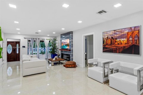 Casa en venta en Cutler Bay, Florida, 5 dormitorios, 193.61 m2 № 1351622 - foto 11