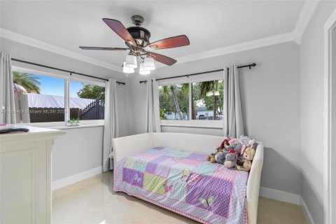 House in Cutler Bay, Florida 5 bedrooms, 193.61 sq.m. № 1351622 - photo 21