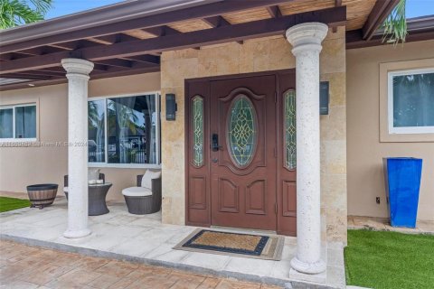 Casa en venta en Cutler Bay, Florida, 5 dormitorios, 193.61 m2 № 1351622 - foto 5