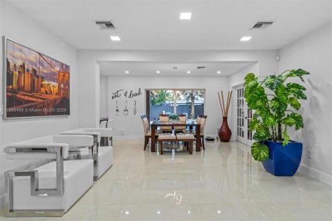 Casa en venta en Cutler Bay, Florida, 5 dormitorios, 193.61 m2 № 1351622 - foto 9