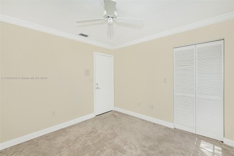 House in Pembroke Pines, Florida 3 bedrooms, 164.16 sq.m. № 1351749 - photo 23