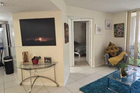 Condo in Miami, Florida, 2 bedrooms  № 1351624 - photo 21