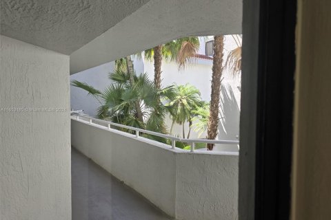 Condominio en venta en Miami, Florida, 2 dormitorios, 106.19 m2 № 1351624 - foto 11