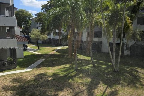 Condo in Miami, Florida, 2 bedrooms  № 1351624 - photo 27