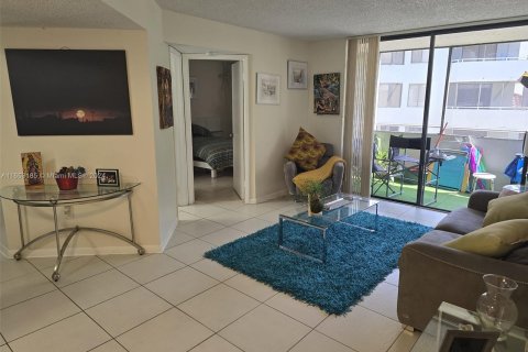 Condo in Miami, Florida, 2 bedrooms  № 1351624 - photo 22