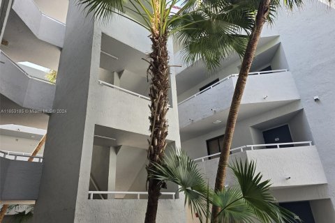 Copropriété à vendre à Miami, Floride: 2 chambres, 106.19 m2 № 1351624 - photo 13