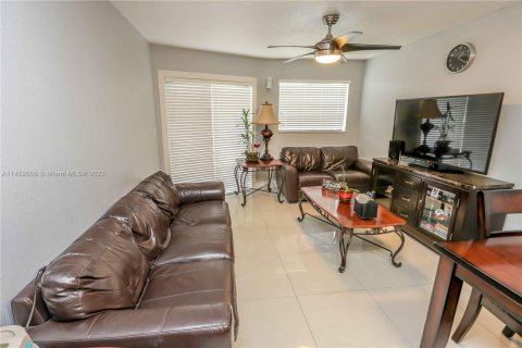 Copropriété à vendre à Hialeah, Floride: 2 chambres, 74.32 m2 № 717858 - photo 7