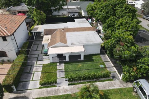 Commercial property in Miami, Florida 155.7 sq.m. № 642129 - photo 4