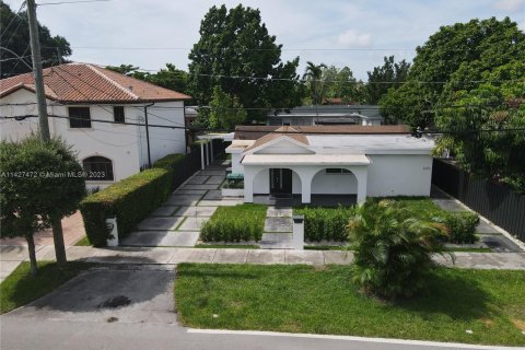 Commercial property in Miami, Florida 155.7 sq.m. № 642129 - photo 1