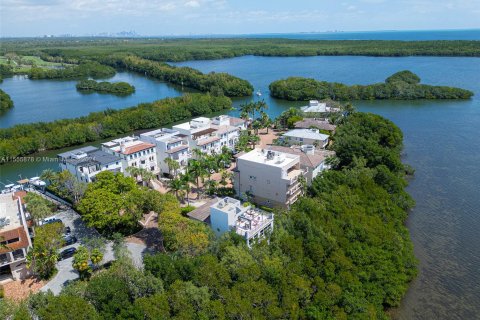 Villa ou maison à vendre à Palmetto Bay, Floride: 4 chambres, 294.22 m2 № 1077623 - photo 3