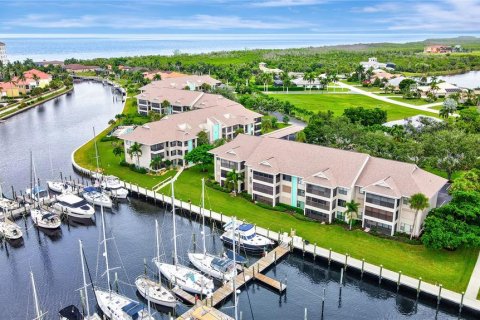 Condo in Punta Gorda, Florida, 2 bedrooms  № 1340537 - photo 1