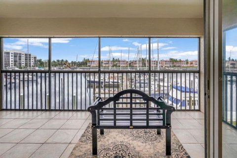 Condo in Punta Gorda, Florida, 2 bedrooms  № 1340537 - photo 9