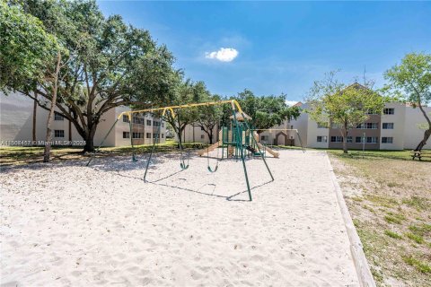 Condo in Hialeah, Florida, 3 bedrooms  № 925080 - photo 6