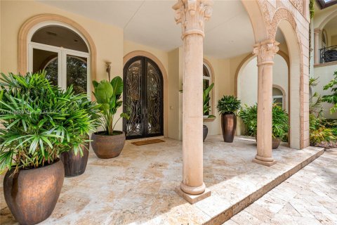 Villa ou maison à vendre à Miami, Floride: 6 chambres, 769.42 m2 № 576887 - photo 3