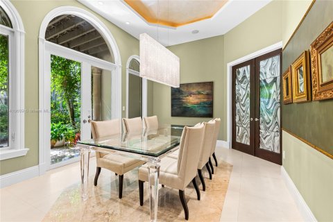 Villa ou maison à vendre à Miami, Floride: 6 chambres, 769.42 m2 № 576887 - photo 16