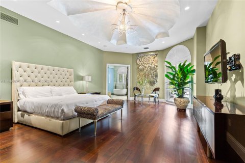 Villa ou maison à vendre à Miami, Floride: 6 chambres, 769.42 m2 № 576887 - photo 18