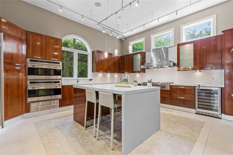 Villa ou maison à vendre à Miami, Floride: 6 chambres, 769.42 m2 № 576887 - photo 12