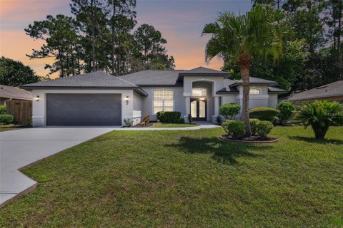 House in Palm Coast, Florida 4 bedrooms, 208.47 sq.m. № 1349524 - photo 1