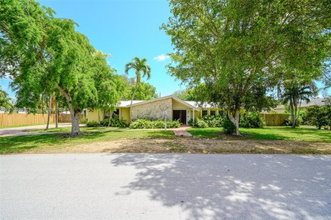 House in Palmetto Bay, Florida 5 bedrooms, 283.07 sq.m. № 1132256 - photo 1