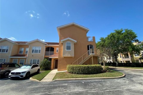 Condo in Orlando, Florida, 2 bedrooms  № 1111714 - photo 1