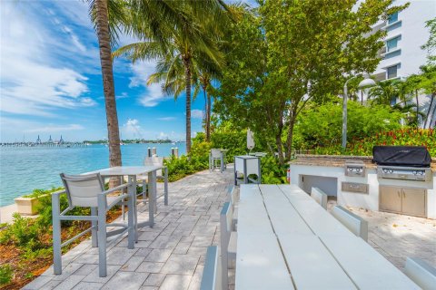 Condo in Miami Beach, Florida, 1 bedroom  № 1206257 - photo 21