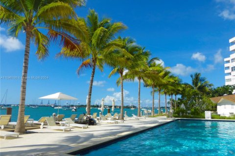 Condo in Miami Beach, Florida, 1 bedroom  № 1206257 - photo 25