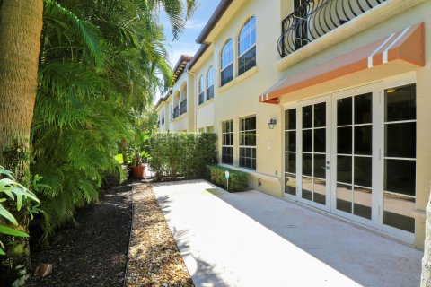 Townhouse in Palm Beach Gardens, Florida 3 bedrooms, 186.73 sq.m. № 1170961 - photo 7