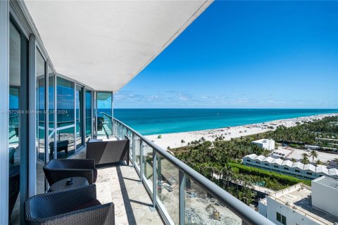 Condo in Miami Beach, Florida, 2 bedrooms  № 1132507 - photo 23