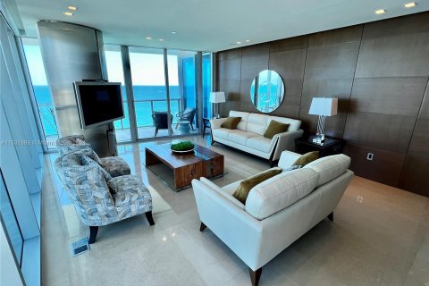Condominio en venta en Sunny Isles Beach, Florida, 4 dormitorios, 222.41 m2 № 1011284 - foto 2