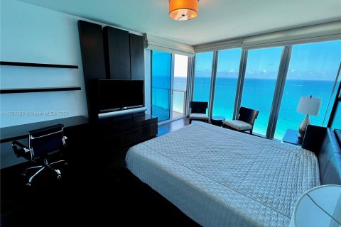 Condominio en venta en Sunny Isles Beach, Florida, 4 dormitorios, 222.41 m2 № 1011284 - foto 15