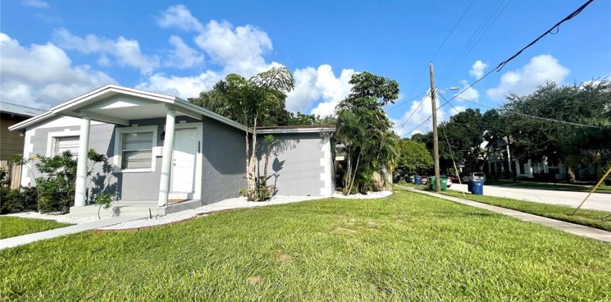 House in Tampa, Florida 3 bedrooms, 107.02 sq.m. № 1354128