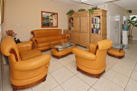 Condo in Merrit Island, Florida, 2 bedrooms  № 1382358 - photo 17