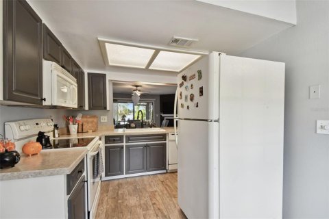 Adosado en venta en Tampa, Florida, 2 dormitorios, 105.54 m2 № 1382360 - foto 11