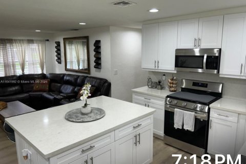 House in Fort Lauderdale, Florida 3 bedrooms, 90.58 sq.m. № 1320981 - photo 9