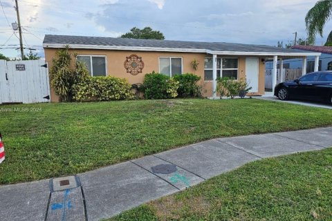 House in Fort Lauderdale, Florida 3 bedrooms, 90.58 sq.m. № 1320981 - photo 1