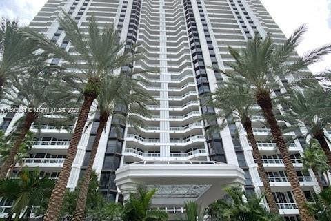 Condo in Aventura, Florida, 2 bedrooms  № 1319221 - photo 1