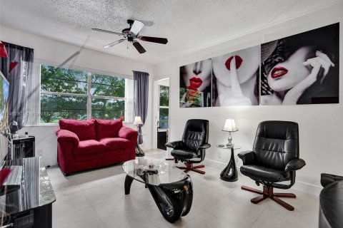 Condominio en venta en Lauderdale Lakes, Florida, 1 dormitorio, 63.55 m2 № 869685 - foto 3