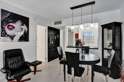 Condominio en venta en Lauderdale Lakes, Florida, 1 dormitorio, 63.55 m2 № 869685 - foto 7