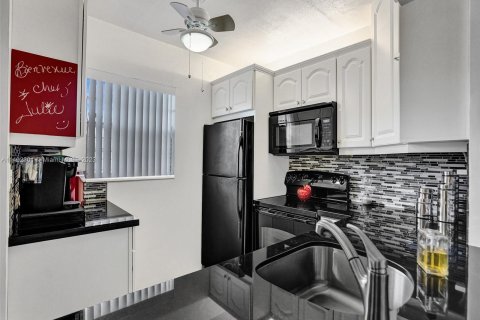 Condominio en venta en Lauderdale Lakes, Florida, 1 dormitorio, 63.55 m2 № 869685 - foto 11
