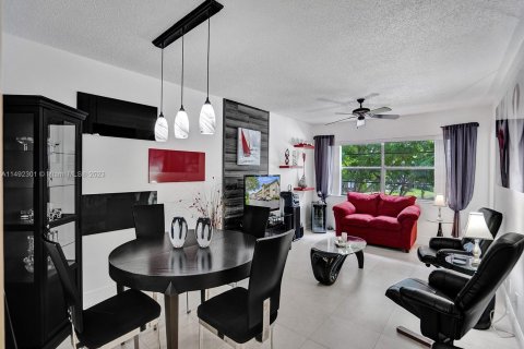 Condominio en venta en Lauderdale Lakes, Florida, 1 dormitorio, 63.55 m2 № 869685 - foto 1