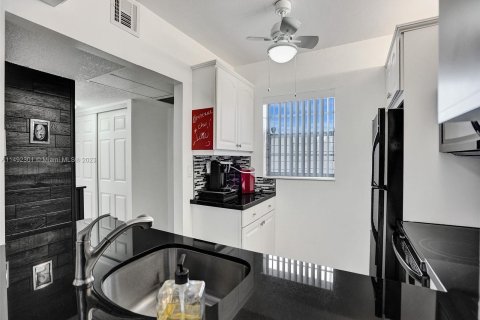 Condominio en venta en Lauderdale Lakes, Florida, 1 dormitorio, 63.55 m2 № 869685 - foto 12
