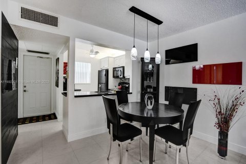 Condominio en venta en Lauderdale Lakes, Florida, 1 dormitorio, 63.55 m2 № 869685 - foto 8
