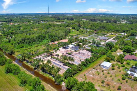 House in Lake Worth, Florida 5 bedrooms, 353.03 sq.m. № 1187643 - photo 10