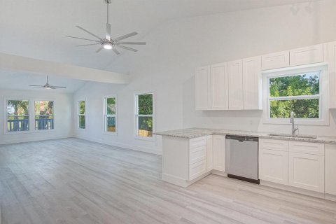 Villa ou maison à vendre à Jensen Beach, Floride: 4 chambres, 145.86 m2 № 579363 - photo 26