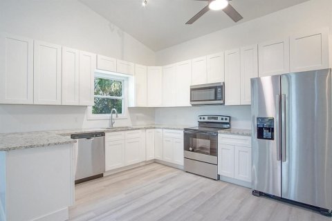 Casa en venta en Jensen Beach, Florida, 4 dormitorios, 145.86 m2 № 579363 - foto 24