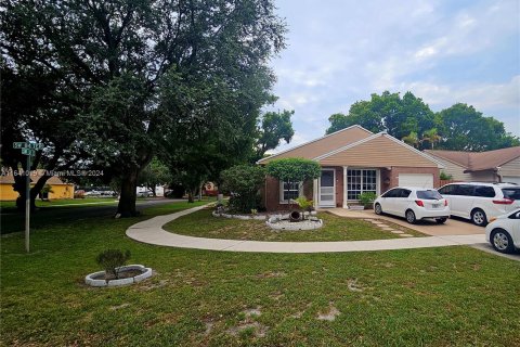 Villa ou maison à vendre à Pembroke Pines, Floride: 3 chambres, 102.47 m2 № 1319312 - photo 1