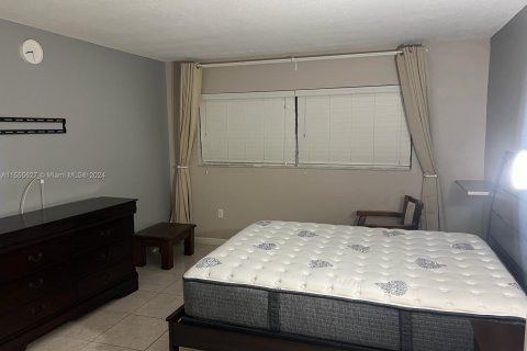 Купить кондоминиум в Майами, Флорида 1 спальня, 106.74м2, № 1077658 - фото 28
