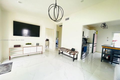 Villa ou maison à vendre à South Miami, Floride: 2 chambres, 66.89 m2 № 1077702 - photo 25